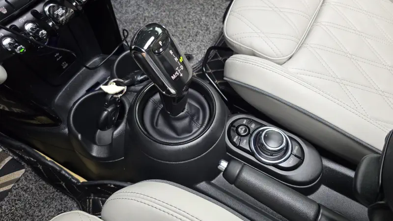 Mini Hatch