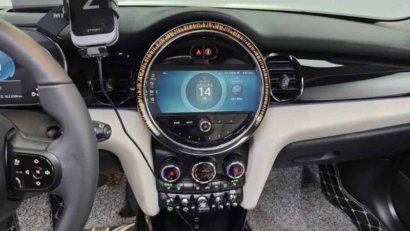 Mini Hatch