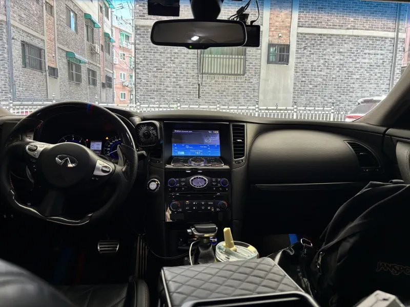 Infiniti QX70