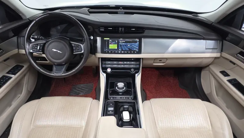 Jaguar XF