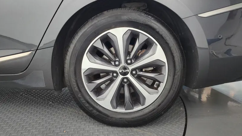 Kia K8
