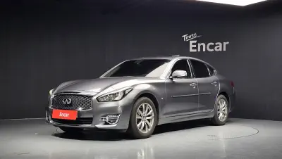 Infiniti Q70