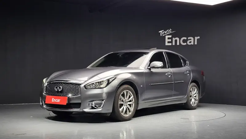 Infiniti Q70
