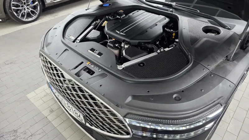 Genesis G90