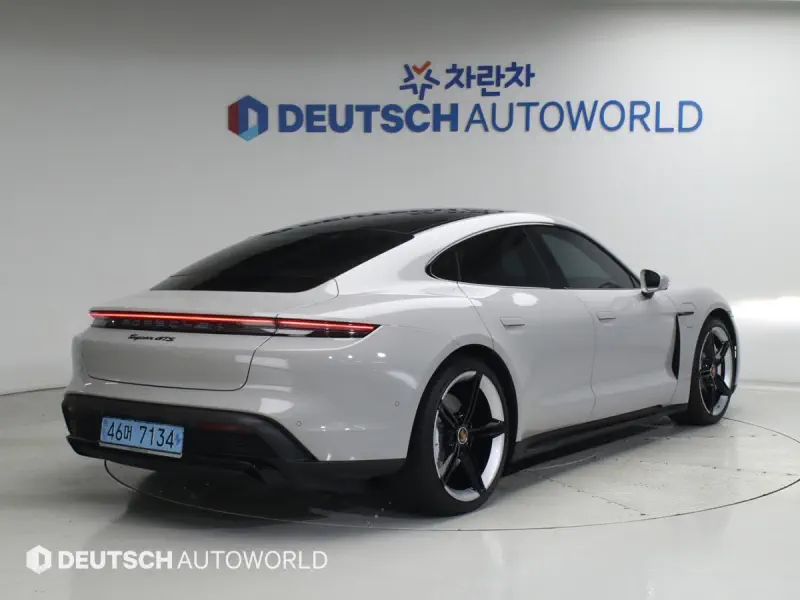 Porsche Taycan
