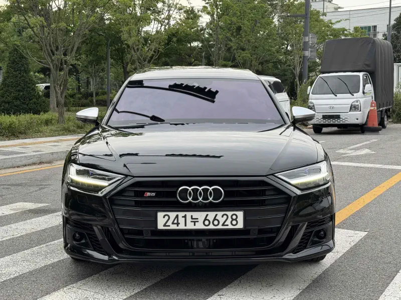 Audi S8