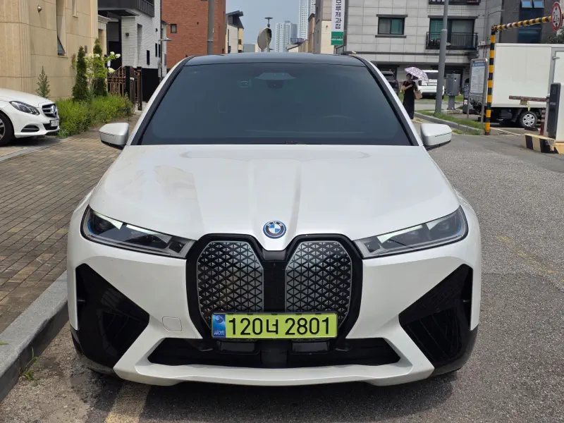 BMW iX