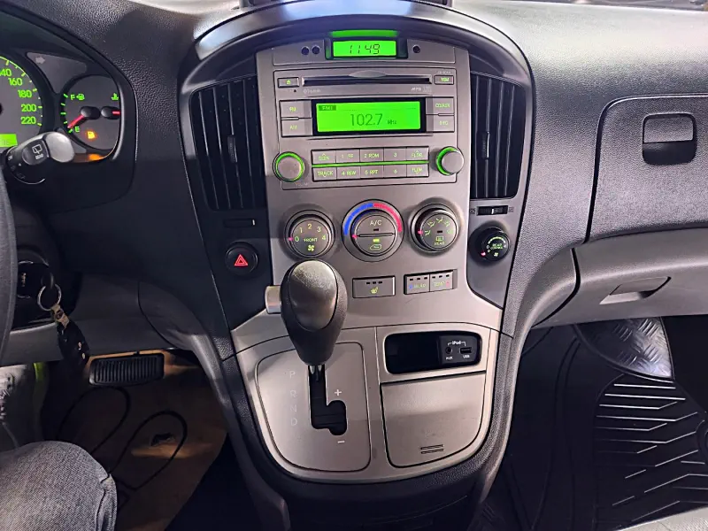 Hyundai Grand Starex