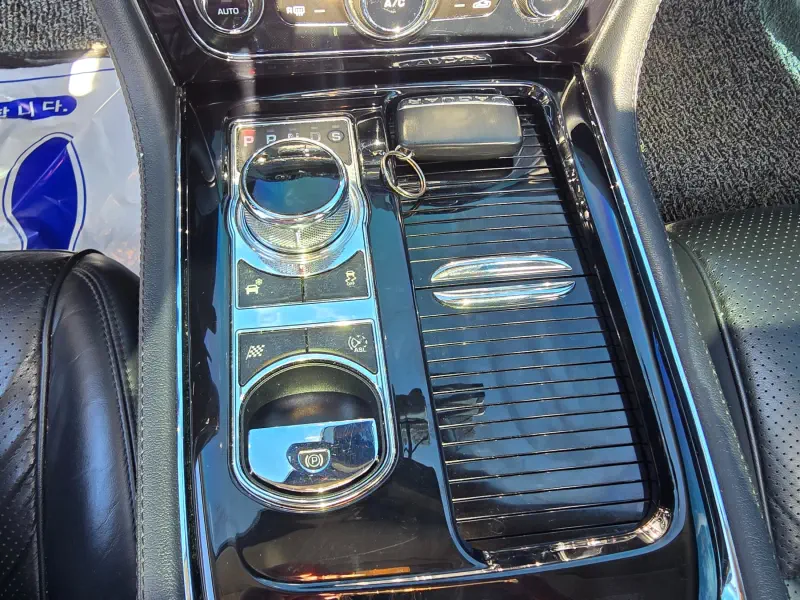Jaguar XJ