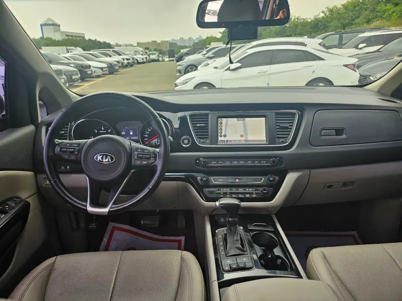 Kia Carnival