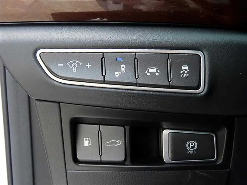 Genesis EQ900