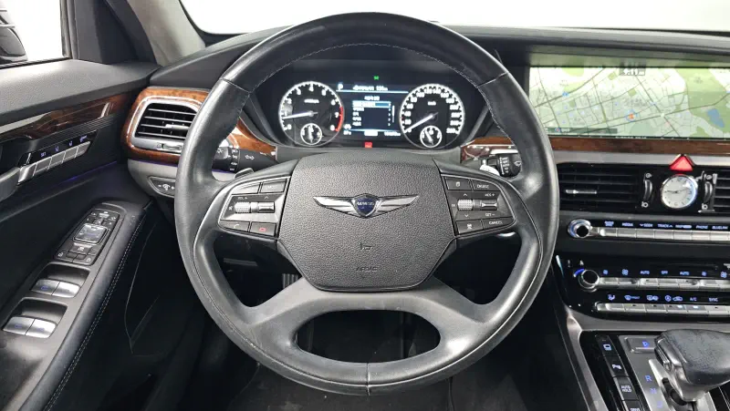 Genesis EQ900
