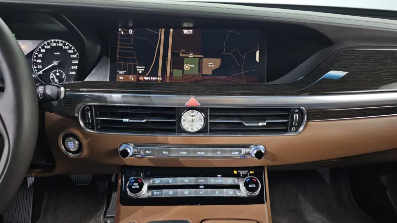 Genesis G90