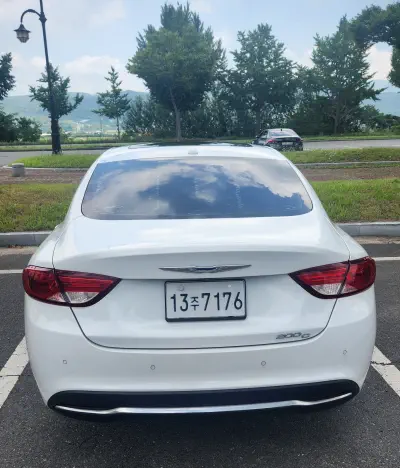 Chrysler 200