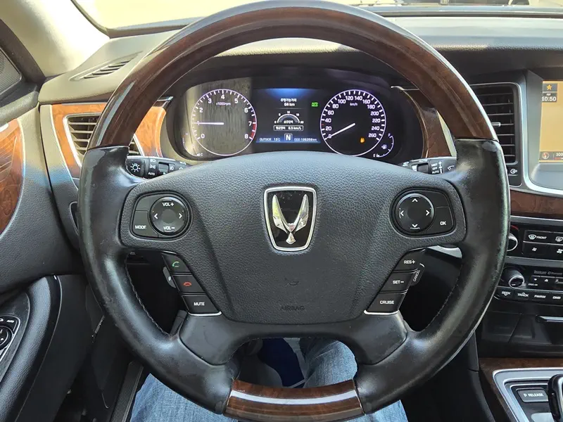 Hyundai Equus