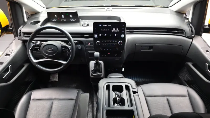 Hyundai Staria