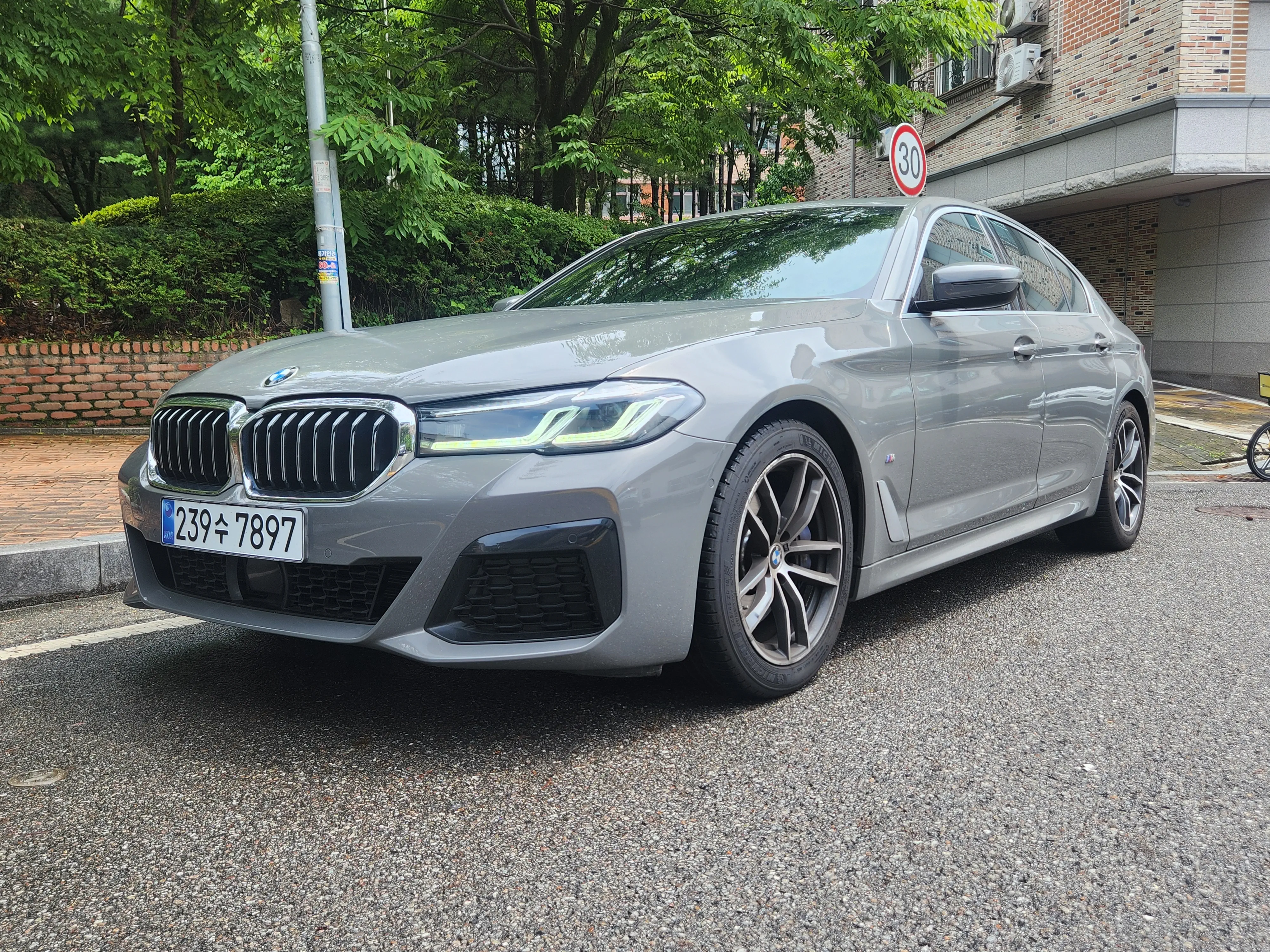 BMW 5-Series 2022
