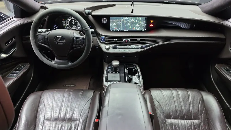 Lexus LS