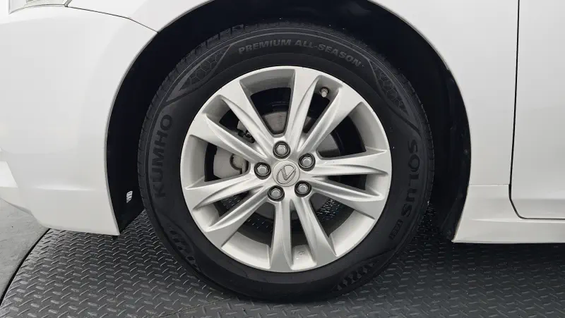 Lexus CT200h