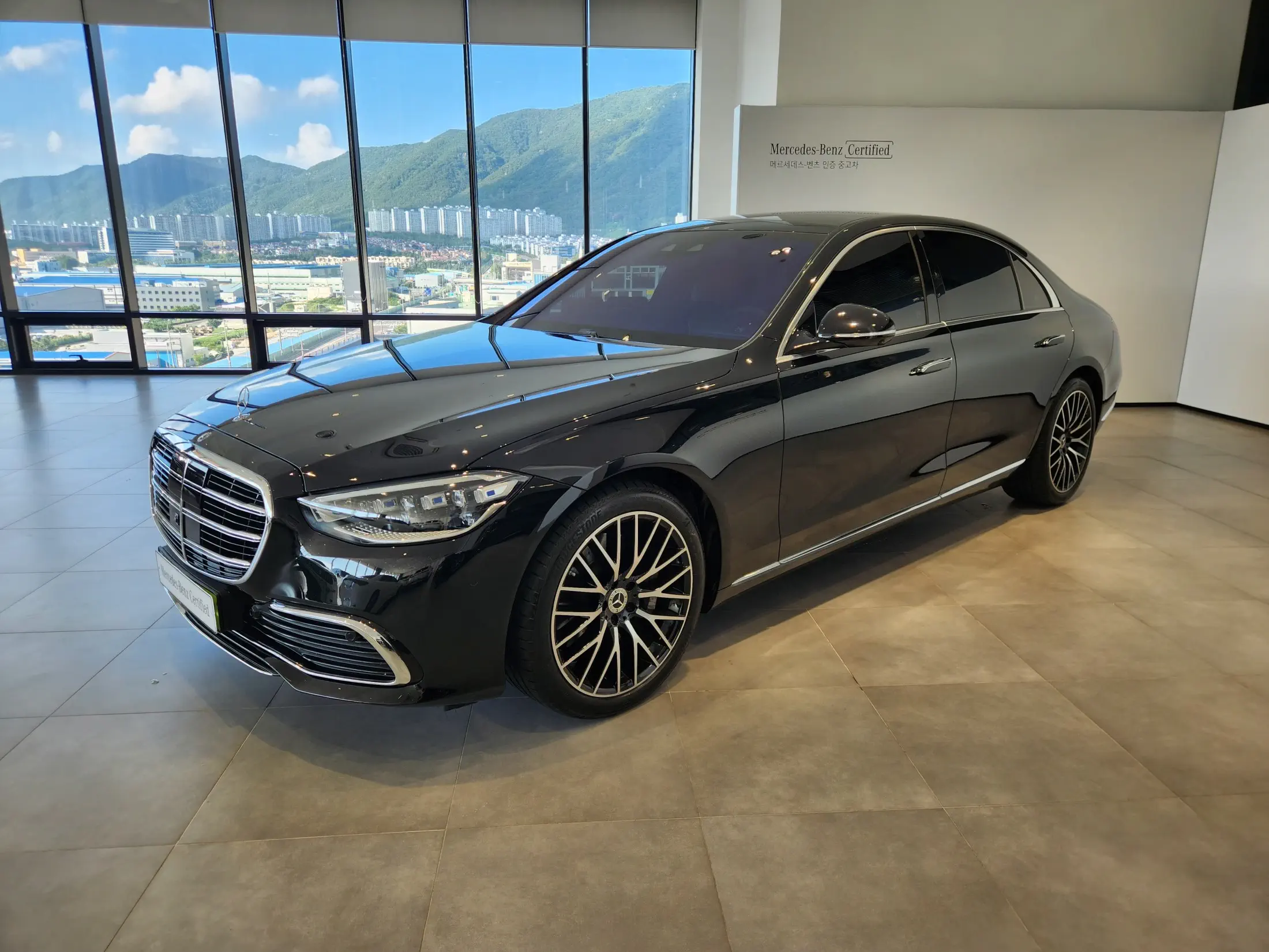 Mercedes-Benz S-Class 2025