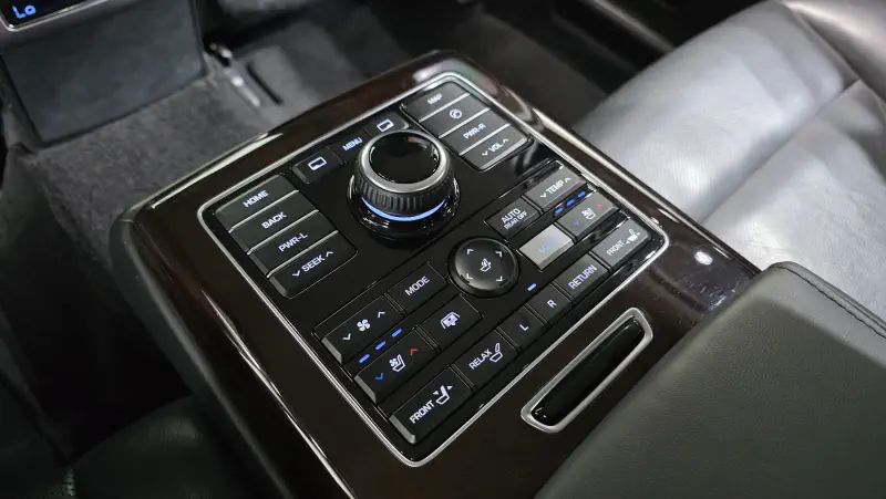 Hyundai Equus
