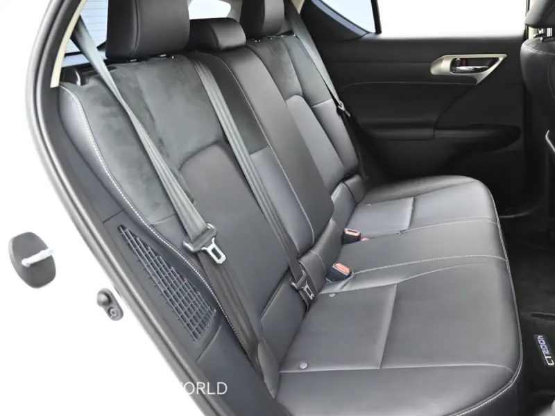 Lexus CT200h