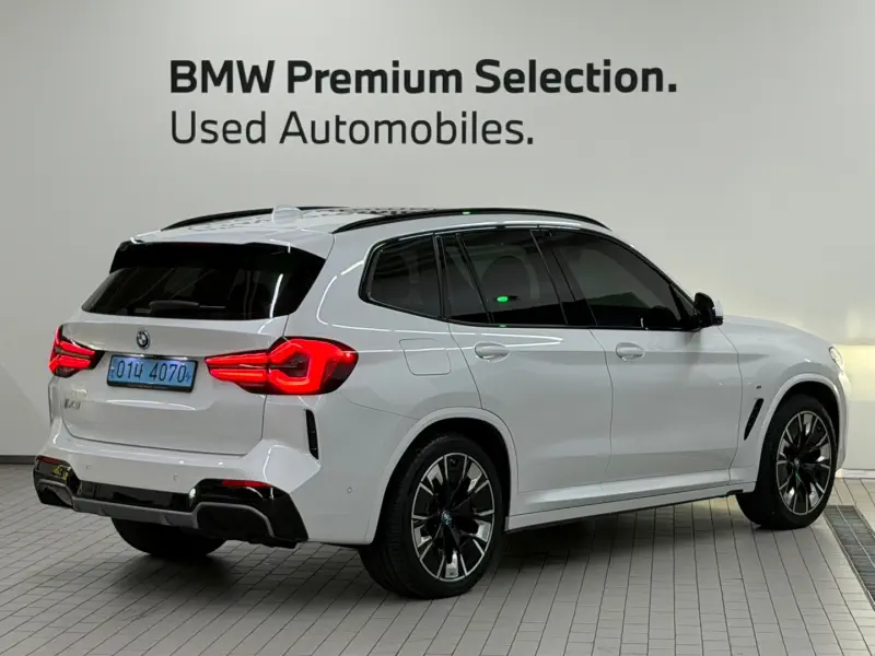 BMW iX3