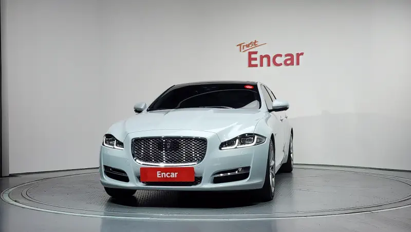 Jaguar XJ