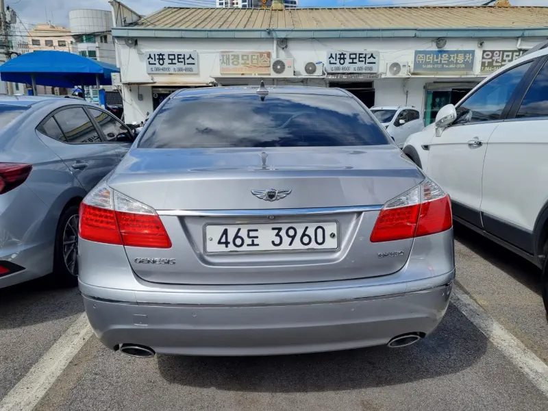 Hyundai Genesis