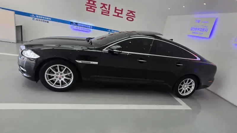 Jaguar XJ