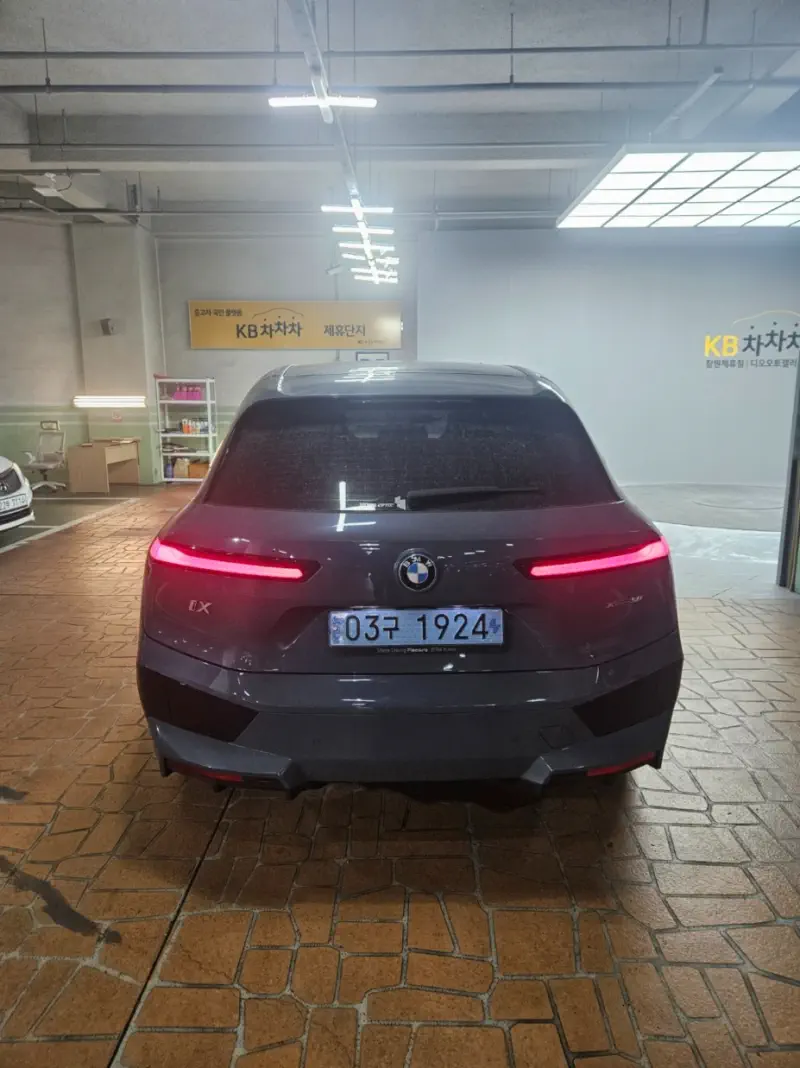 BMW iX