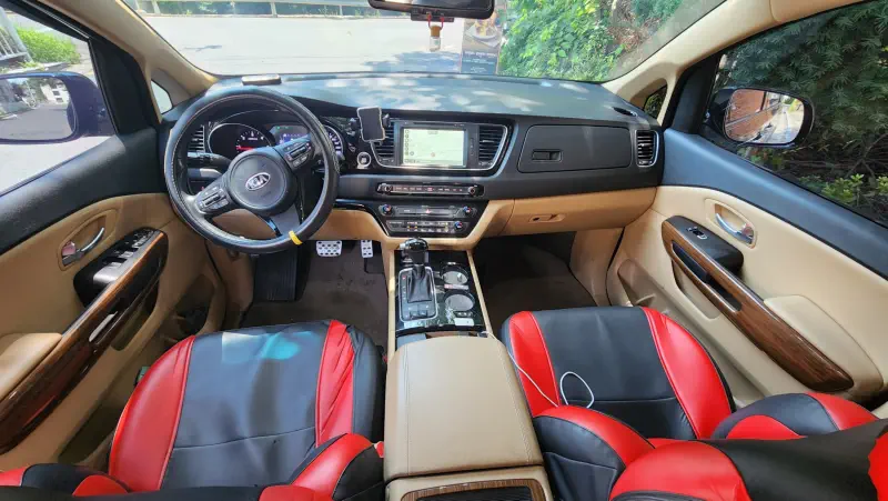 Kia Carnival