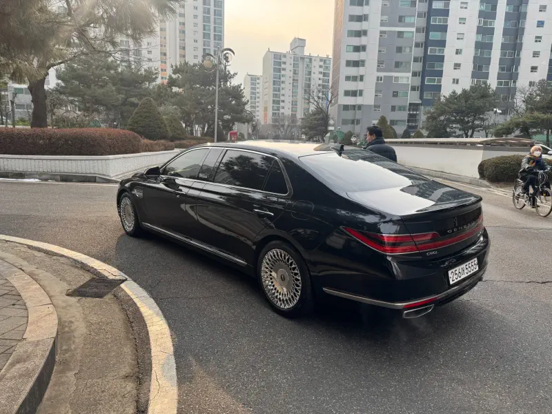 Genesis G90