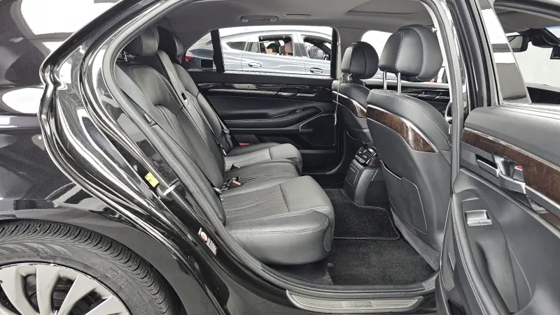 Genesis EQ900