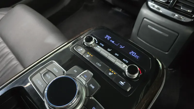 Genesis EQ900