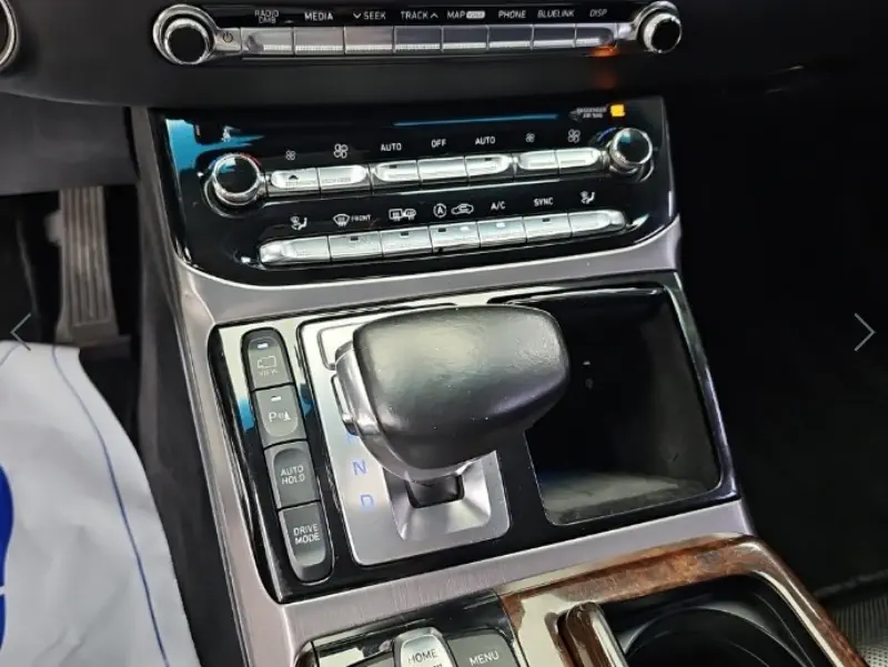 Genesis EQ900