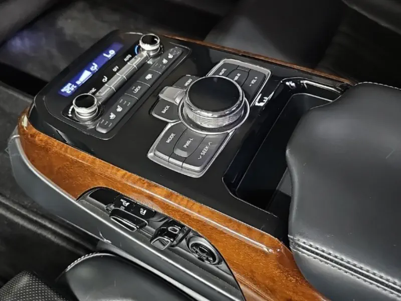 Genesis EQ900