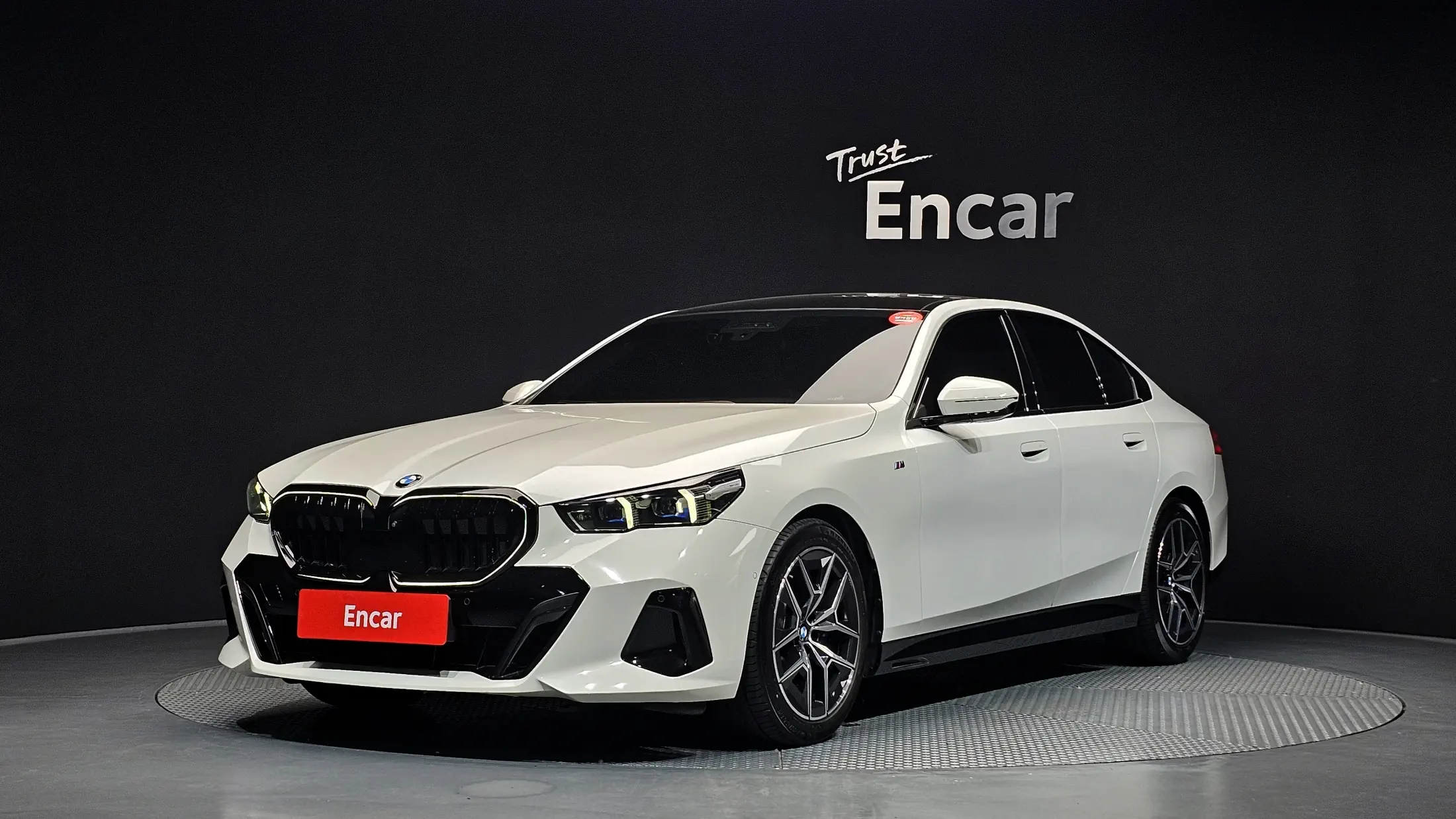 BMW 5-Series 2024
