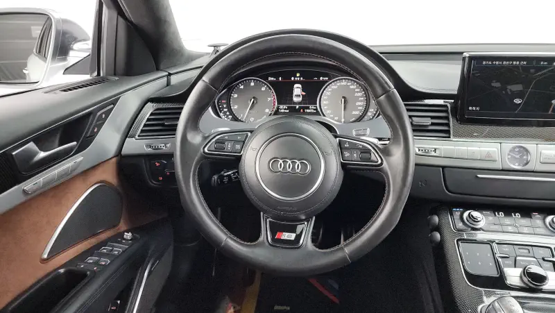 Audi S8