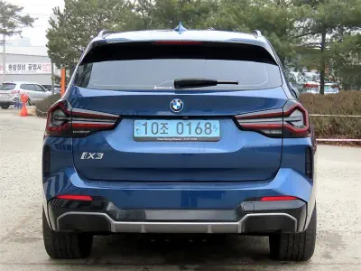 BMW iX3