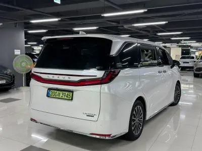 Lexus LM500h