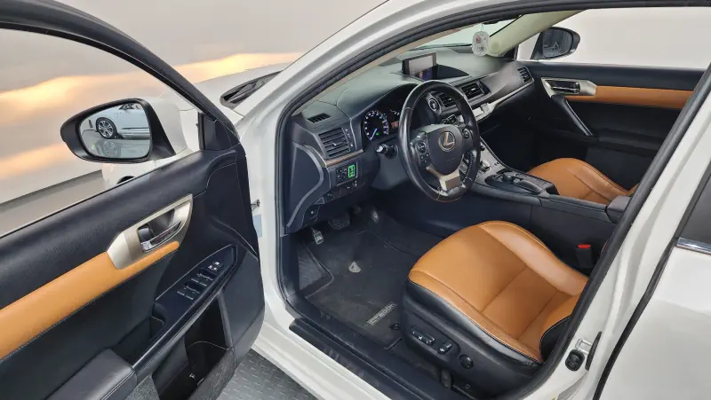 Lexus CT200h