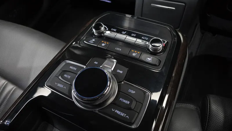 Genesis EQ900