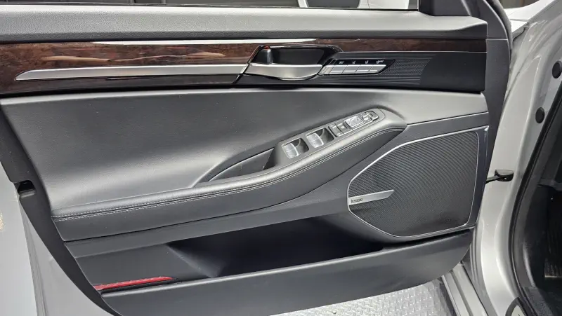 Genesis EQ900