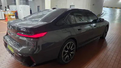 BMW i7