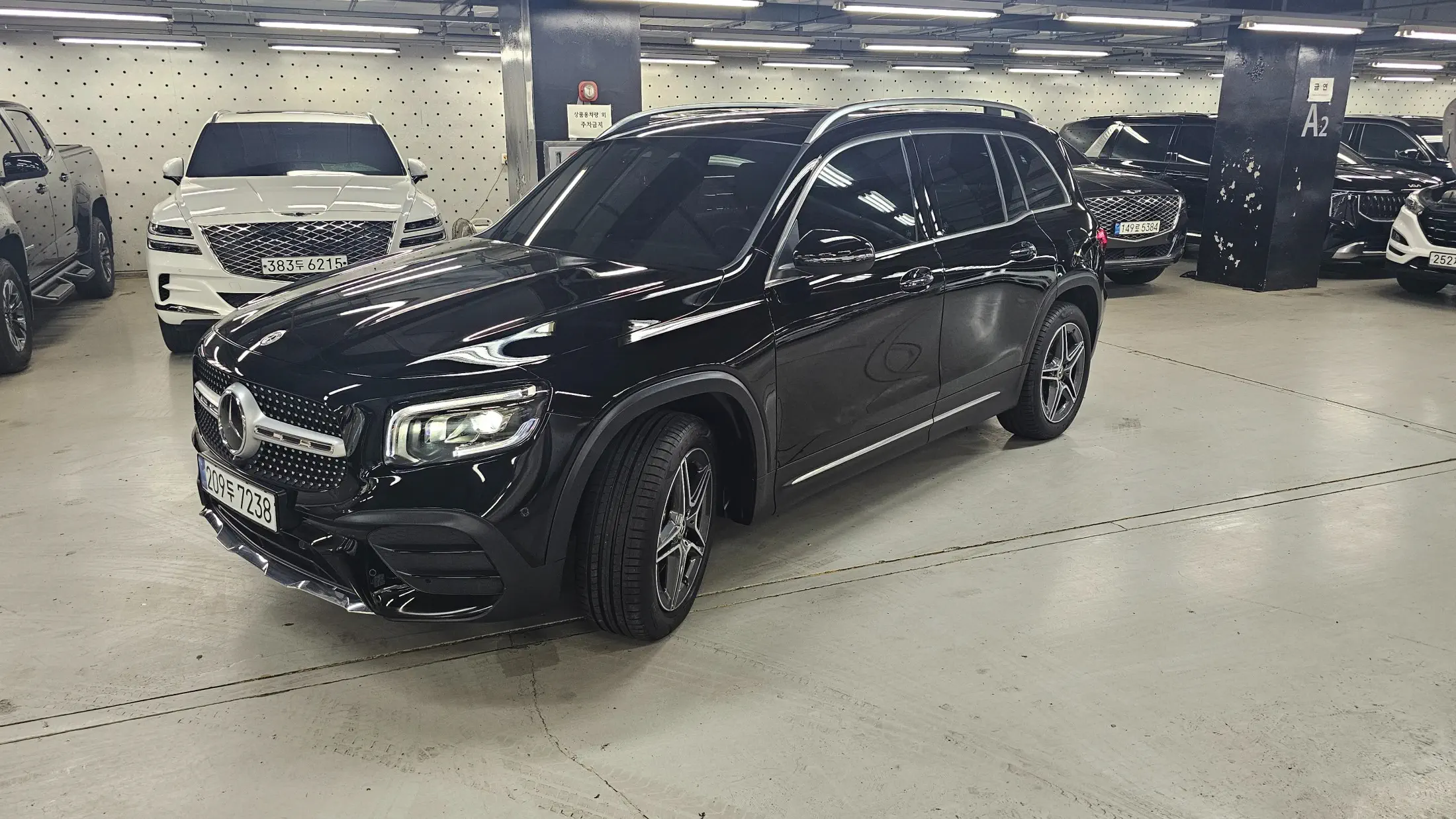 Mercedes-Benz GLB-Class 2023