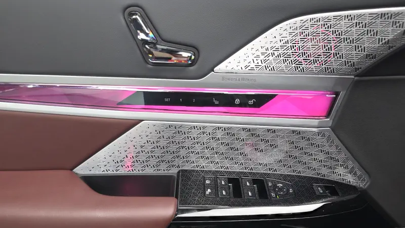 BMW i7