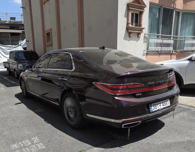 Genesis G90