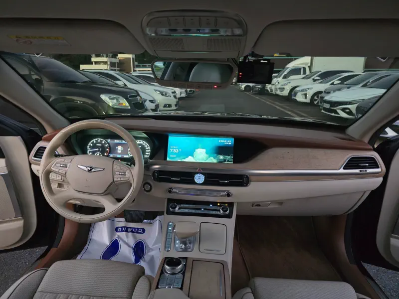Genesis G90