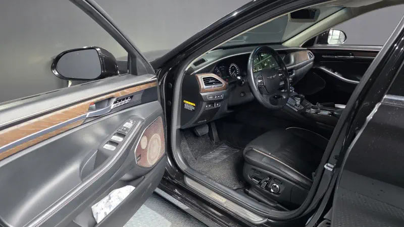 Genesis G90